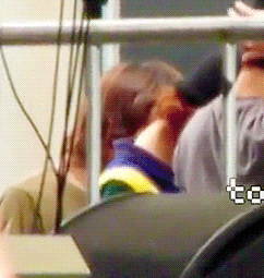 fyeah2min-blog:  Minho biting Taemin’s shoulder 