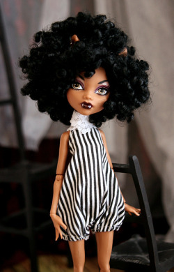 mhghouls:  clawdeen by Kittytoes on Flickr.so it’s apparent that i really need a curly-haired clawdeen.