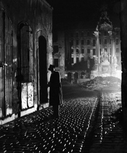 luzfosca:  Joseph Cotten in The Third Man, 1949 Director: Carol Reed Thanks to oldhollywood 