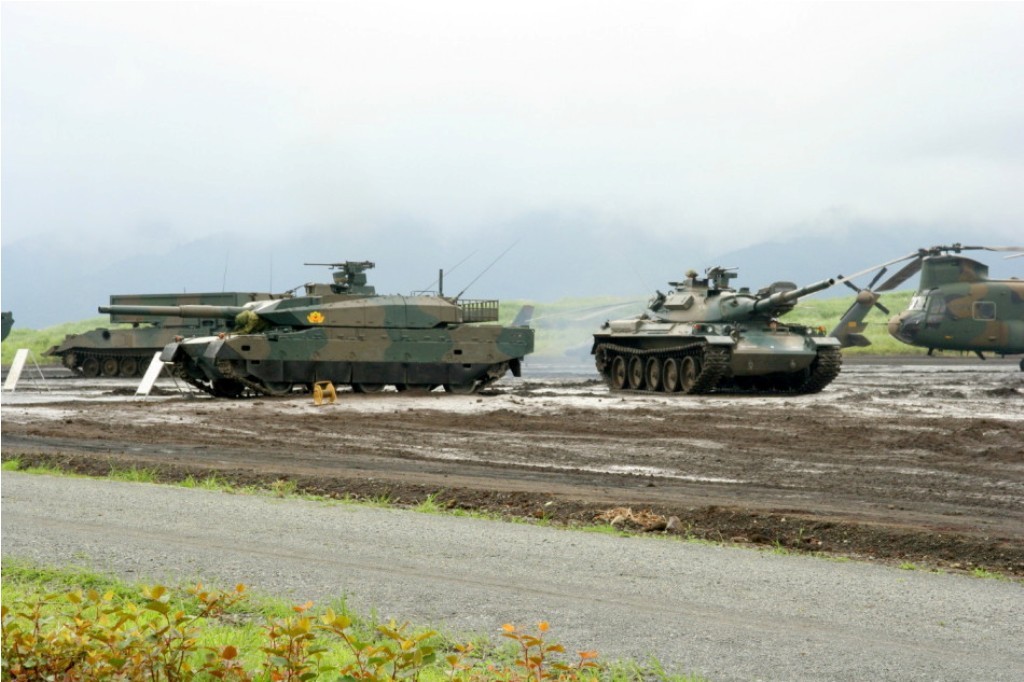 semperannoying:  The Type 10 (10式戦車) Main Battle Tank (MBT) at the Ground