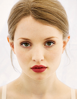 For-Redheads:  Immamutant:  Wow Get Out Of Here  Emily Browning 