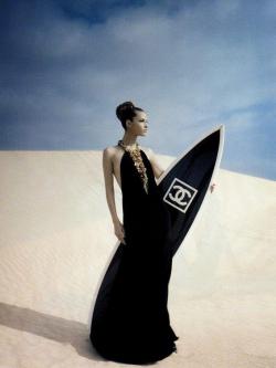 dormanta:  Linda Vojtova in “Surf o No Surf”  by Ralph Wenig for Vogue Spain July 2007 