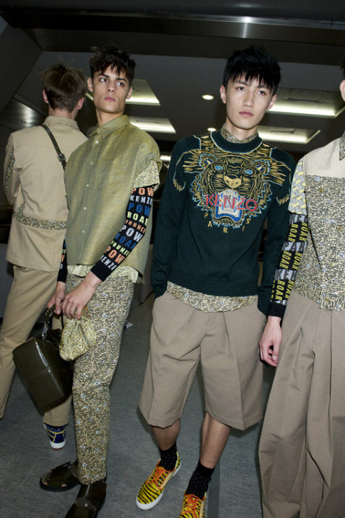 asiansinhighfashion:  Wang Rui backstage at Kenzo 2012 