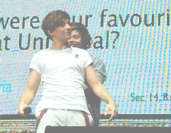 larrystylinson-moments: “what was your favorite ride at universal”“you were mine”  SCREAMING