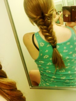 littleinnocentnerd:  Fish tail braid!  First time trying so it’s not perfect xD 