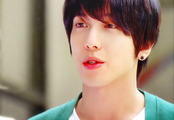 hongkeys:  20/50 pictures of jung yonghwa 