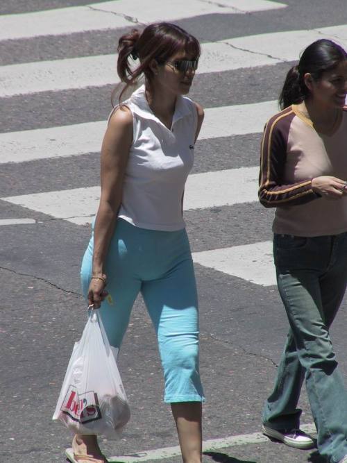 yru3: “That sound?  Oh!  It’s just the plastic bag with my groceries in it.&rd