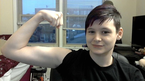 So I’ve been working on my arms a bit recently. I’m slowly moving into a full work out routine. But so far I’m pretty happy with the results on my biceps. They’re considerably bigger than they were a couple of weeks ago.