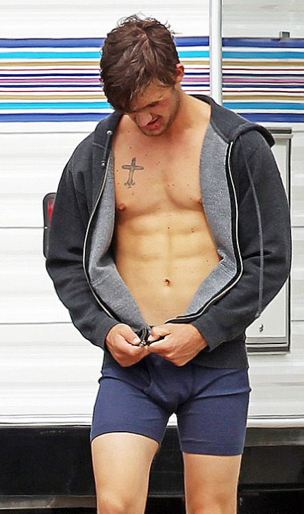 Alex Pettyfer.