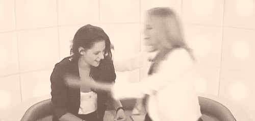 lipstick-lesbian:  ♀♡♀ 