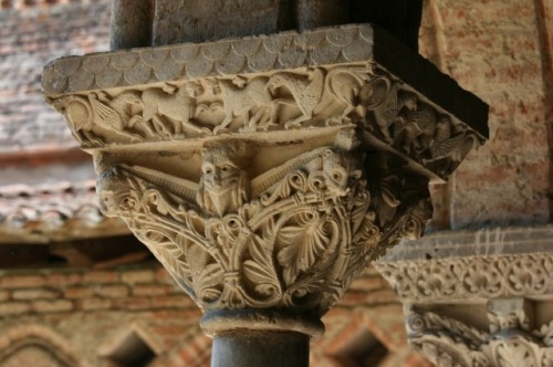 historiated:Cloister capital with foliage and animal masks from the Abbey of Saint Pierre at Moissac