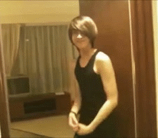 freshairbreathe:  Seunghyun finds a mirror… and a whole lot of “WOW”