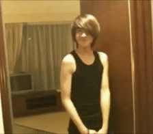 freshairbreathe:  Seunghyun finds a mirror… and a whole lot of “WOW”
