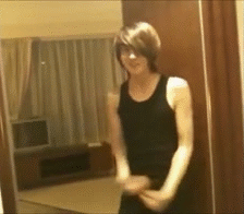 freshairbreathe:  Seunghyun finds a mirror… and a whole lot of “WOW”
