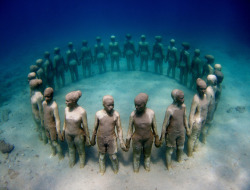 uptownview:  Underwater Sculpture by Jason deCaires Taylor 
