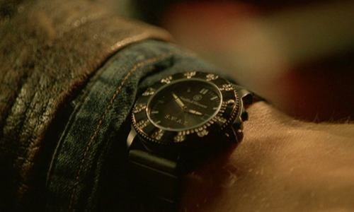 carryonmysamulet:  carryonmyrenegade:  Did you ever wonder why Dean came back to Sam’s room in the Pilot? In the deleted scene - which I think really should have been in to make more sense of it - Dean’s driving away and he glances at his watch. It’s