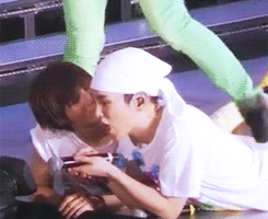  Can we all please appreciate the way Taemin is staring at Key? Just because. © 