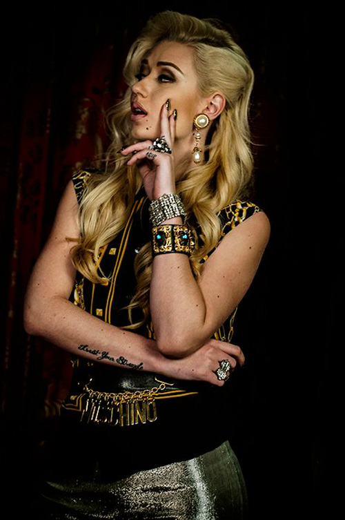 goosetavo:  Iggy Azalea on the set of Murda Bizness. (2012) Video is slated for a