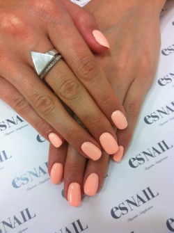 prettyreckles:  i want these colour nails in shellac! but no where has it argh 