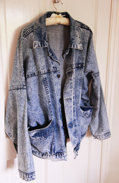 OVERSIZE ACID WASH DENIM JACKET  £4.40 click here to bid!  