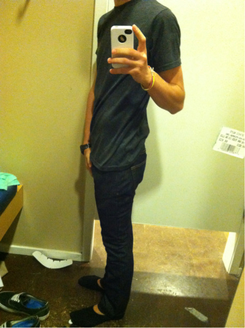 1dk-bro:Me trying on skinny jeans….Nice bum where yah from?