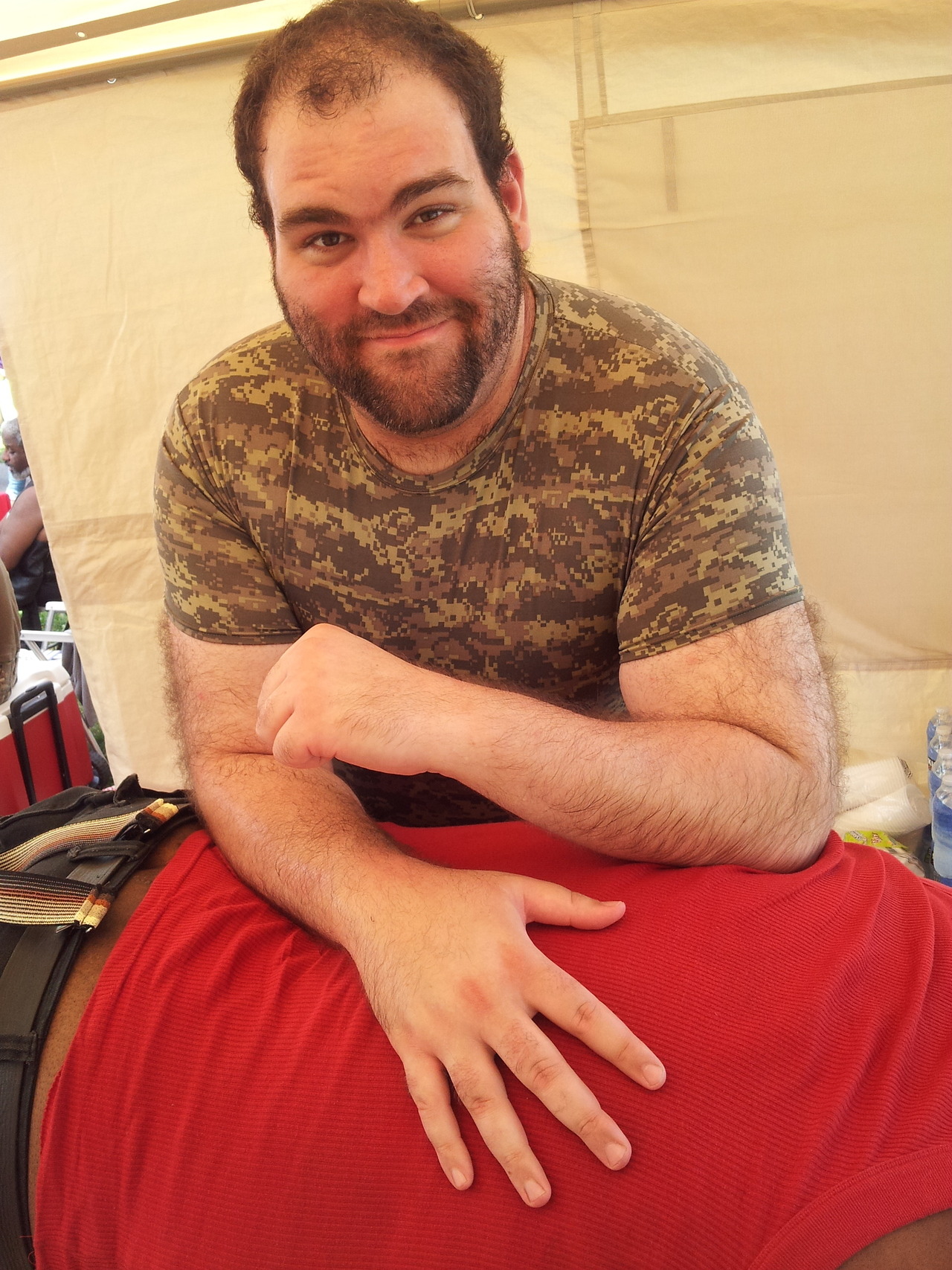 thejungleofmufasa: Got me a bear back rub…..with the cub   Not gonna lie. I would