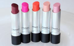 everything-has-b3auty:  lipstickk 