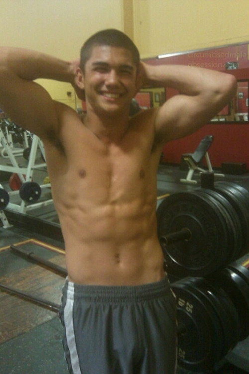 prinzuli8:  thecircumcisedmaleobsession:  Fan submission pics of 21 year old straight Air Force guy from Fairfax, CA What they said about the pics: He’s a  sexy Pacific Islander. I instantly fell in love with that million dollar smile!   