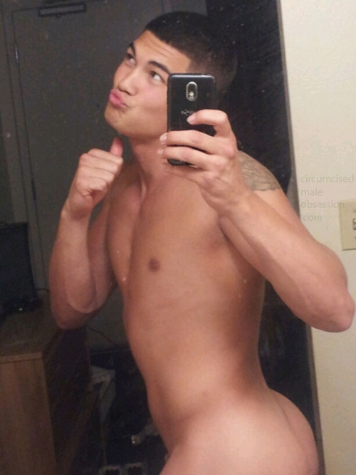 prinzuli8:  thecircumcisedmaleobsession:  Fan submission pics of 21 year old straight Air Force guy from Fairfax, CA What they said about the pics: He’s a  sexy Pacific Islander. I instantly fell in love with that million dollar smile!   