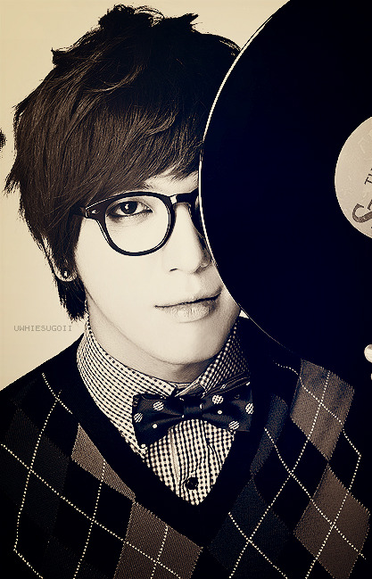 shadowelf:  Top 5 Yonghwa pics that give me feels 