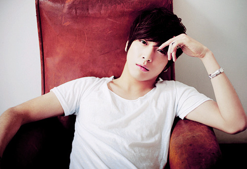 shadowelf:  Top 5 Yonghwa pics that give me feels 