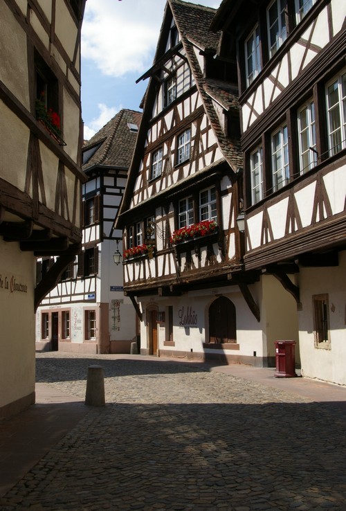 (via Petite France Strasbourg, a photo from Alsace, East | TrekEarth)Strasbourg, Alsace, France