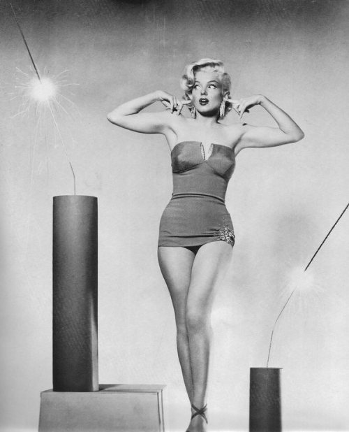 theniftyfifties: Marilyn celebrates the 4th of July.