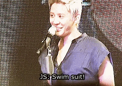 vanitysixx:  JYJ playing a game of charades in which Junsu answers, and Jaejoong acts out the chosen word. The word Jaejoong had to act out was ‘bikini’ (≧∇≦) 