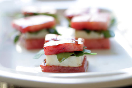 Comfort food meets summertime in these watermelon grilled cheese bites.
They’re easy and yummy and I’m totally craving them for a 4th of July bash.