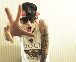 wastedteenagers:  MGK. My body is ready.