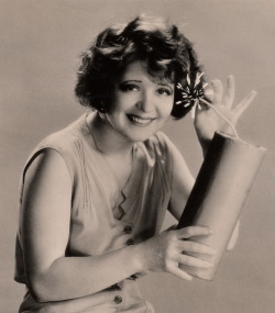 clarabowarchive:  Fourth of July Flapper