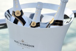 dailyluxury:  Moët Ice Impérial.