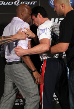 fightersblog:  Anderson Silva vs. Chael Sonnen - Pre-Fight Press Conference Stare Down 