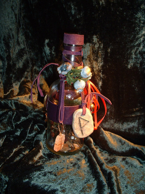 pixiewinksfairywhispers:Bits of this and strings of that… a fairy collection of baubles n’ stuff. :)