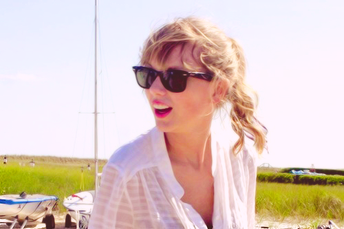 Porn photo itstaylorswifts:   Taylor spending some time