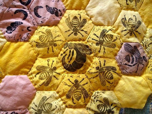 elizabethlovatt:Bee QuiltThe material has been hand dyed with turmeric, tea and onions skins. Then h