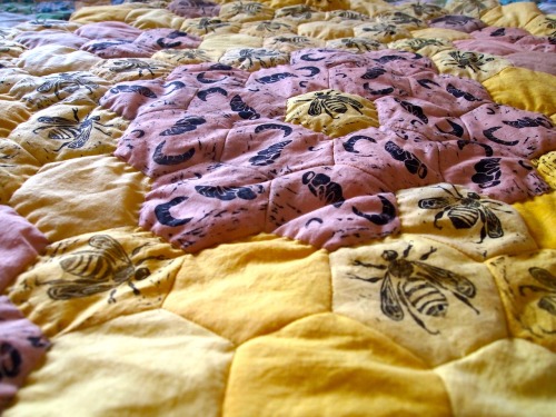 elizabethlovatt: Bee Quilt The material has been hand dyed with turmeric, tea and onions skins. Then