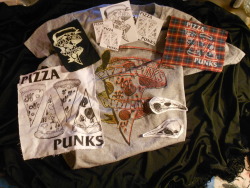 pizzapunksclothing:  GIVEAWAY! Here’s the rules -reblog this (as many times as you want) -follow us -likes dont count -we will pick one random note in the reblogs as a winner WHATCHU GON GET! -large Pizza flag patch - 2 pizza punks patches -set of bird