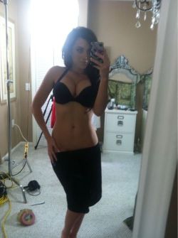 amateur-selfshots:  http://amateur-selfshots.tumblr.com,