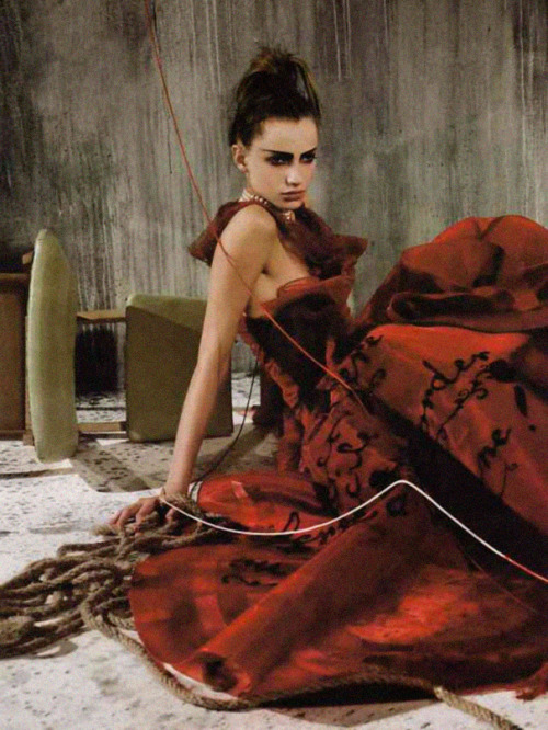 Milagros Schmoll by Sofia Sanchez & Mauro Mongiello, Vogue Russia April 2006. Christian Dior Spr