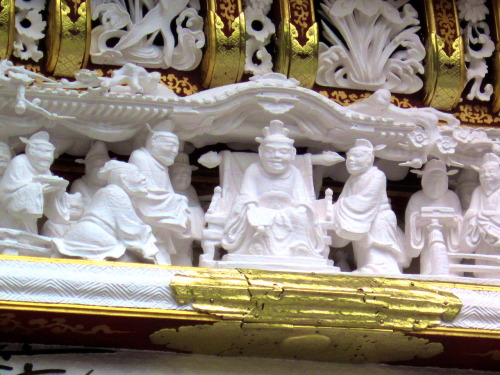 Close up of the decoration from the previous shrine gate. 