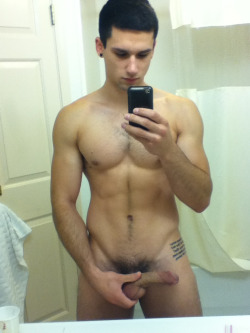 guypubes:  Hot self pic pubes 