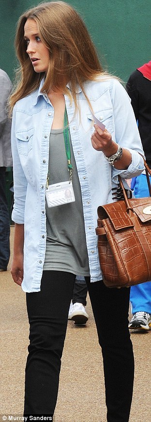elizabethswardrobe:  Kim Sears with a Mulberry bag, French Sole shoes and Rolex watch