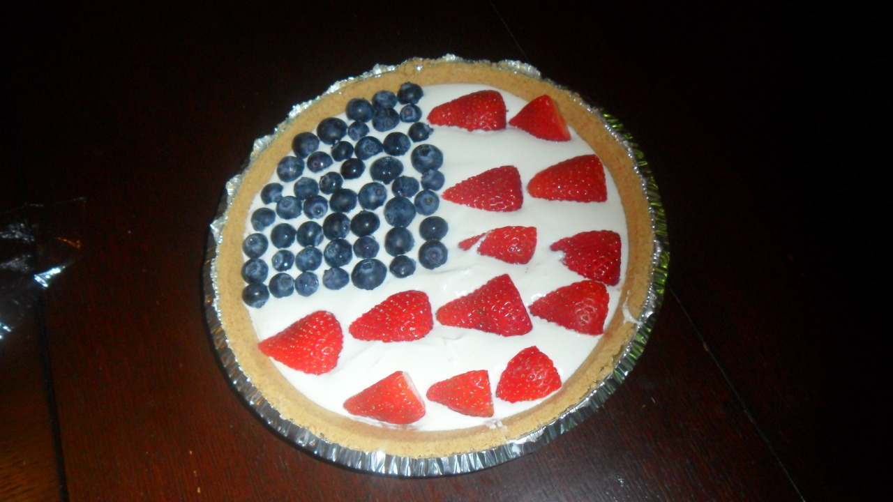 abombgoesboom:  bakeddd:  4th of July pie!!!!!!!!!!!!!!! :D (submitted by ilikefoodveryverymuch)